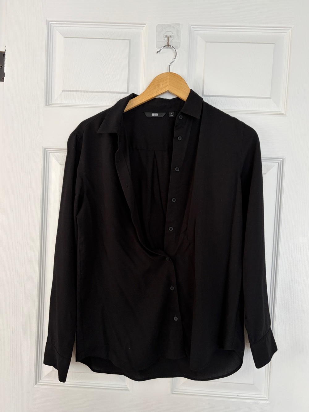 Uniqlo black Button down top